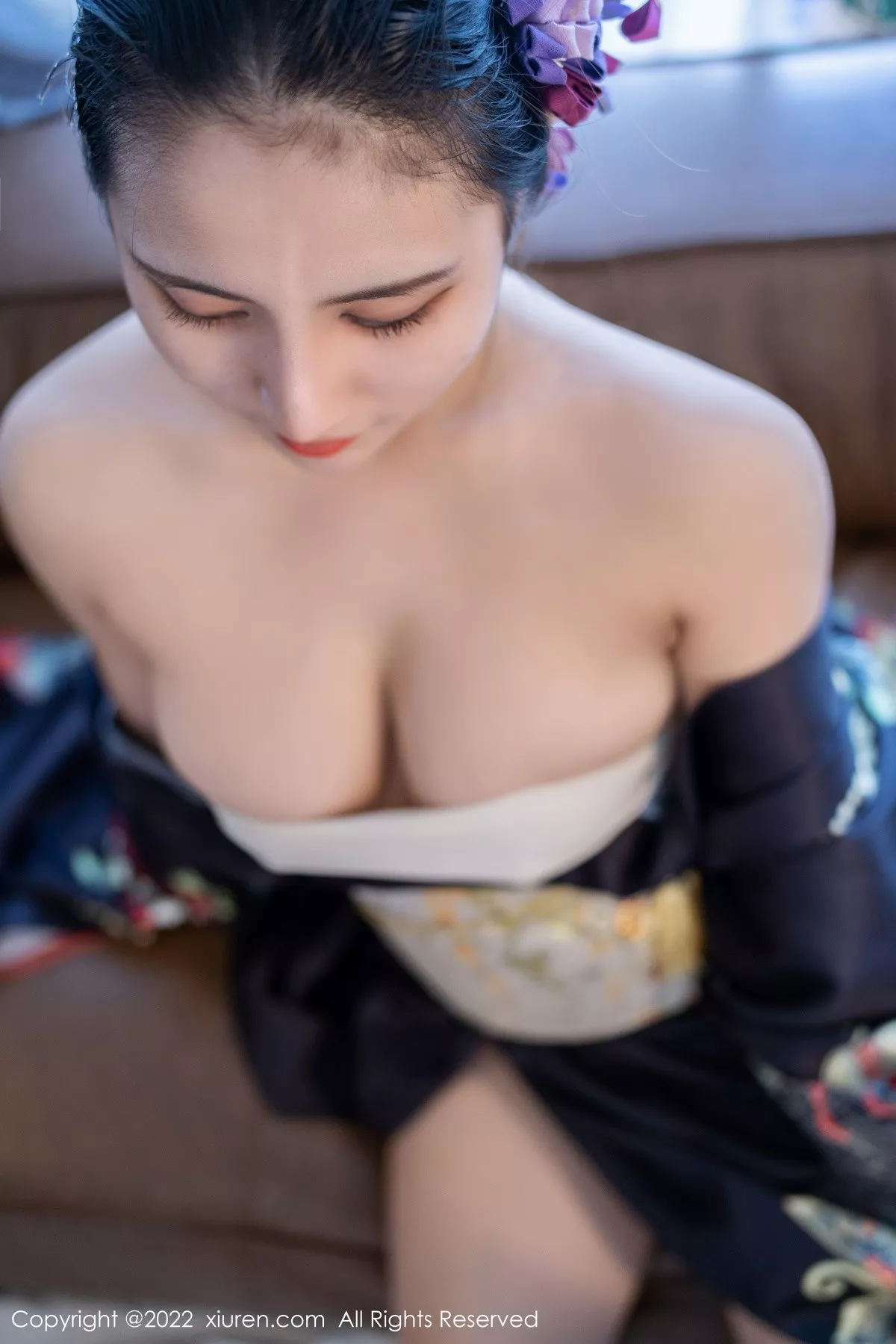 [XiuRen秀人网]第5309期_模特久久Aimee日系居家和服半脱露白色抹胸内衣秀豪乳诱惑写真62P