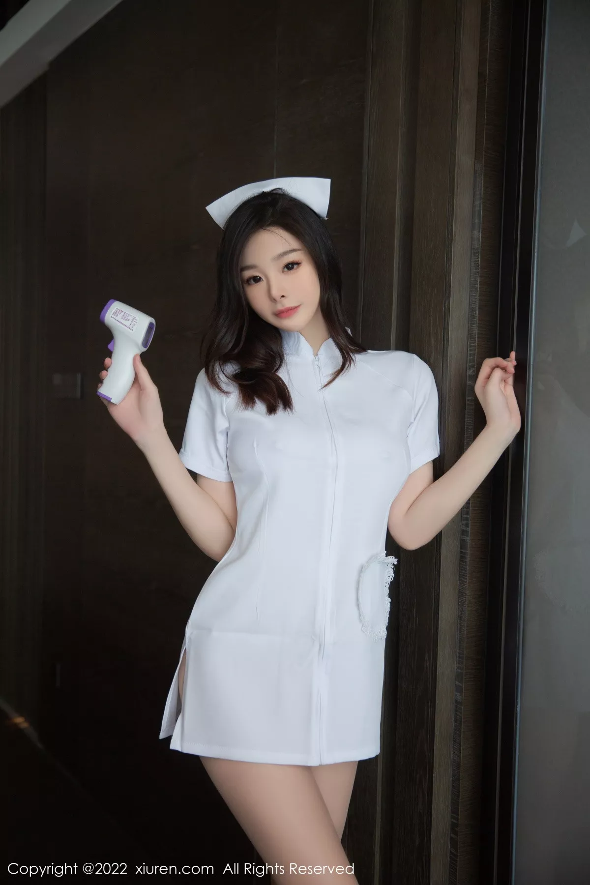 [XiuRen秀人网]第6020期_模特是小逗逗性感白色护士服饰配原色丝袜秀曼妙身姿迷人写真82P