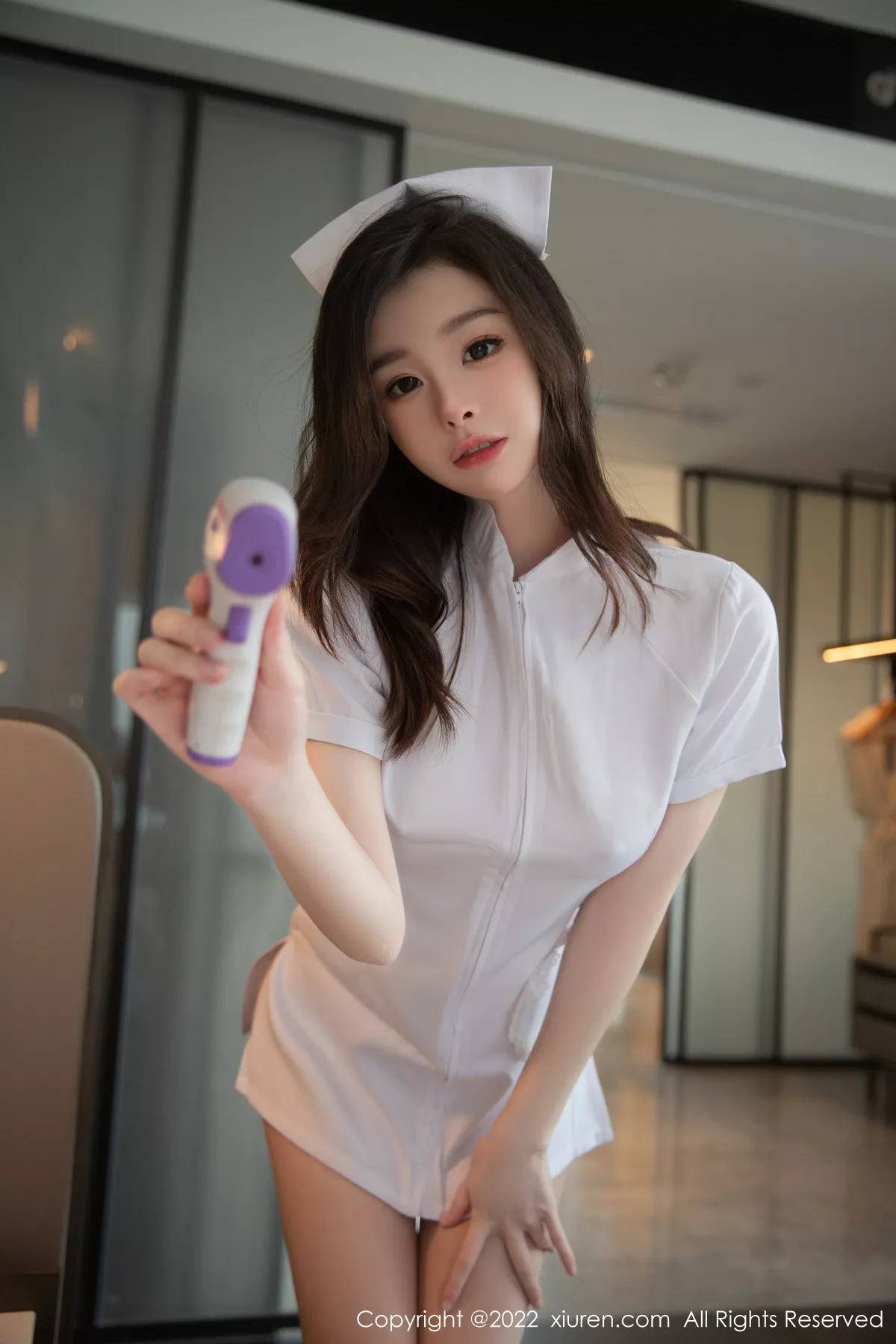 [XiuRen秀人网]第6020期_模特是小逗逗性感白色护士服饰配原色丝袜秀曼妙身姿迷人写真82P