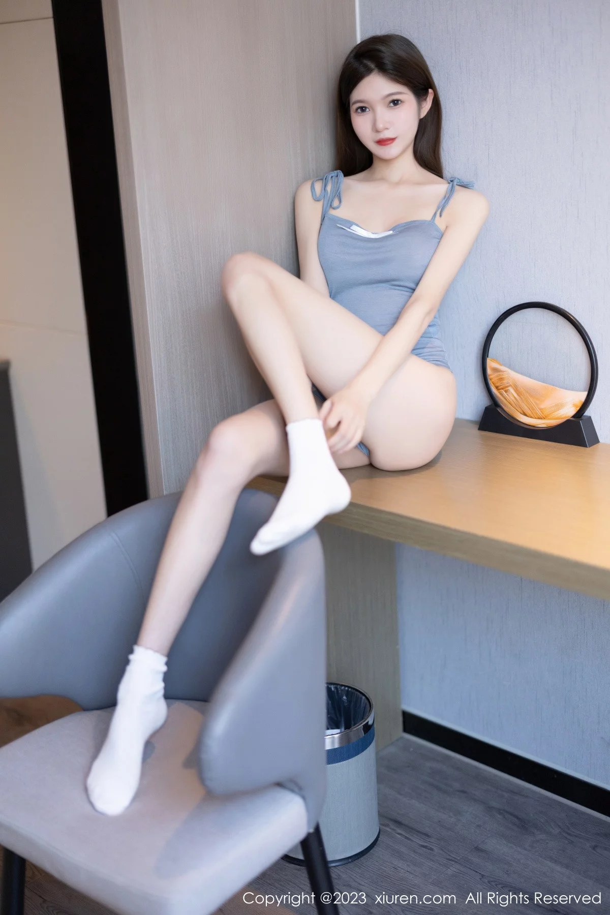 [XiuRen秀人网]第6104期_模特程程程-淡蓝色高开叉吊带+黑色缕空裙秀完美身材诱惑写真87P