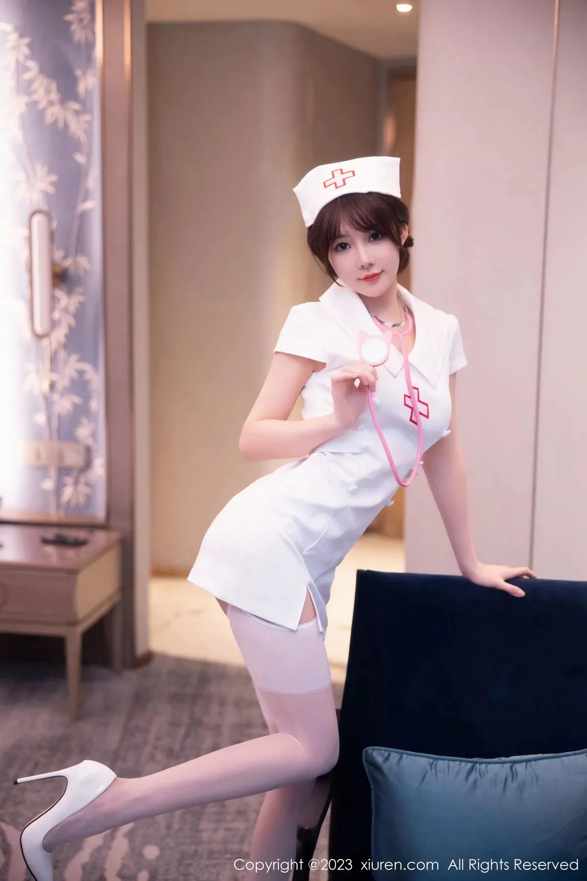 [XiuRen秀人网]第6221期_模特婠婠么性感白色情趣护士服配白丝吊袜秀曼妙身姿绝美写真81P