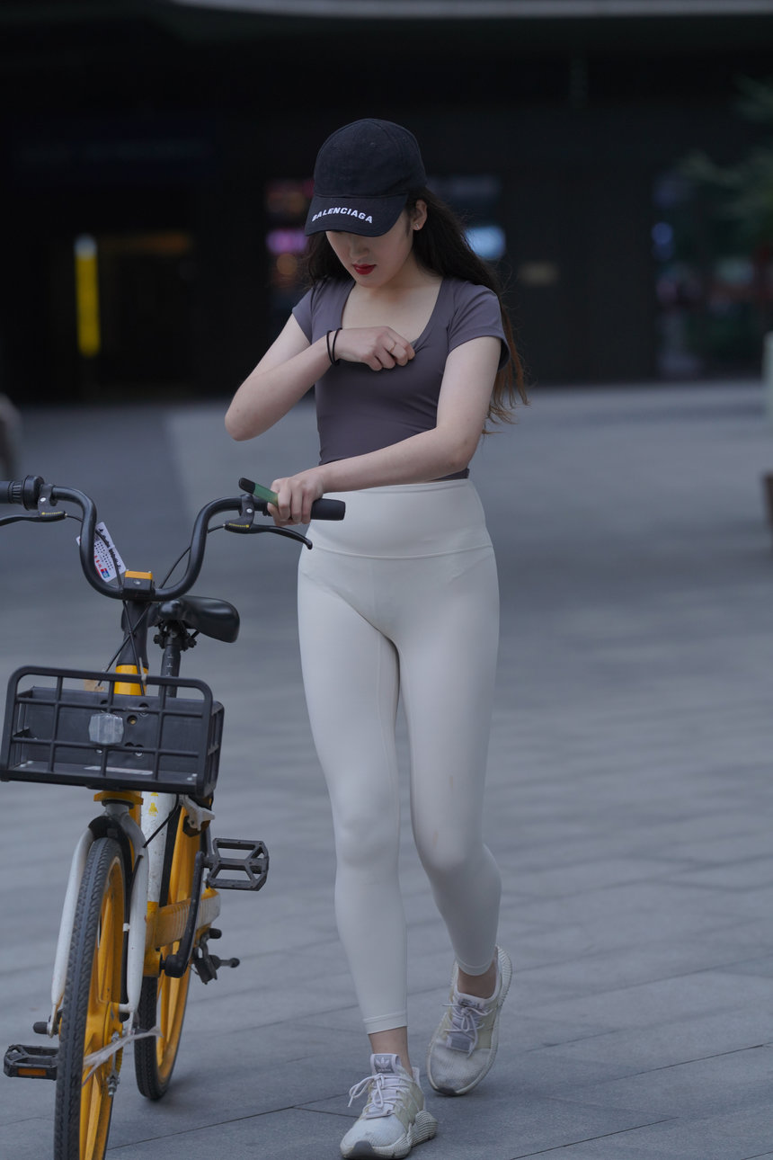 都市丽人哎穿丁字裤的运动女孩【578P+V/14.3G】