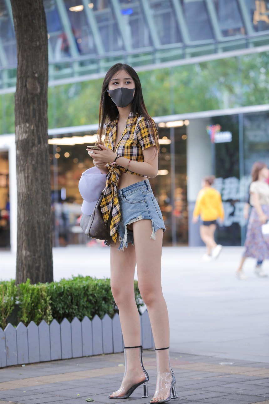 都市丽人牛仔热裤透明高跟鞋的时尚女生 [103P-178MB]