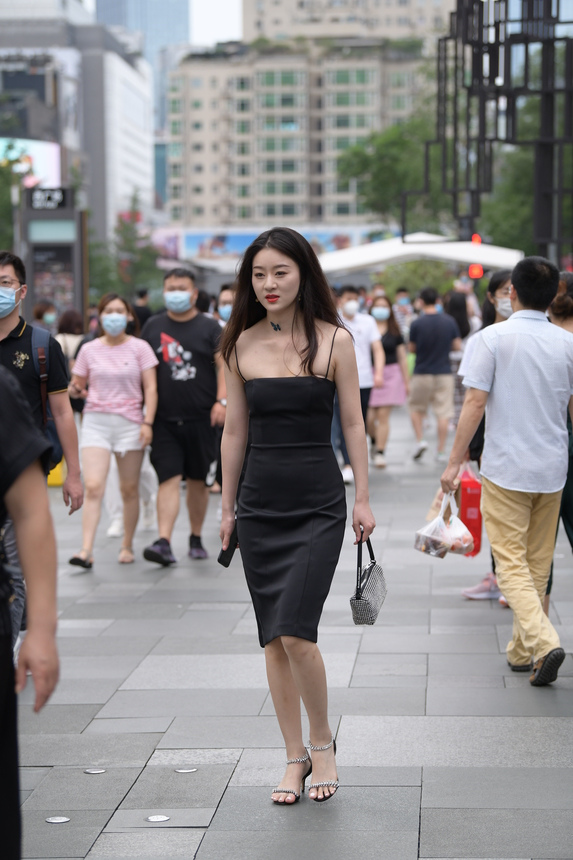 都市丽人漂亮的黑色吊带连体包臀长裙美女【55P-1.83G】