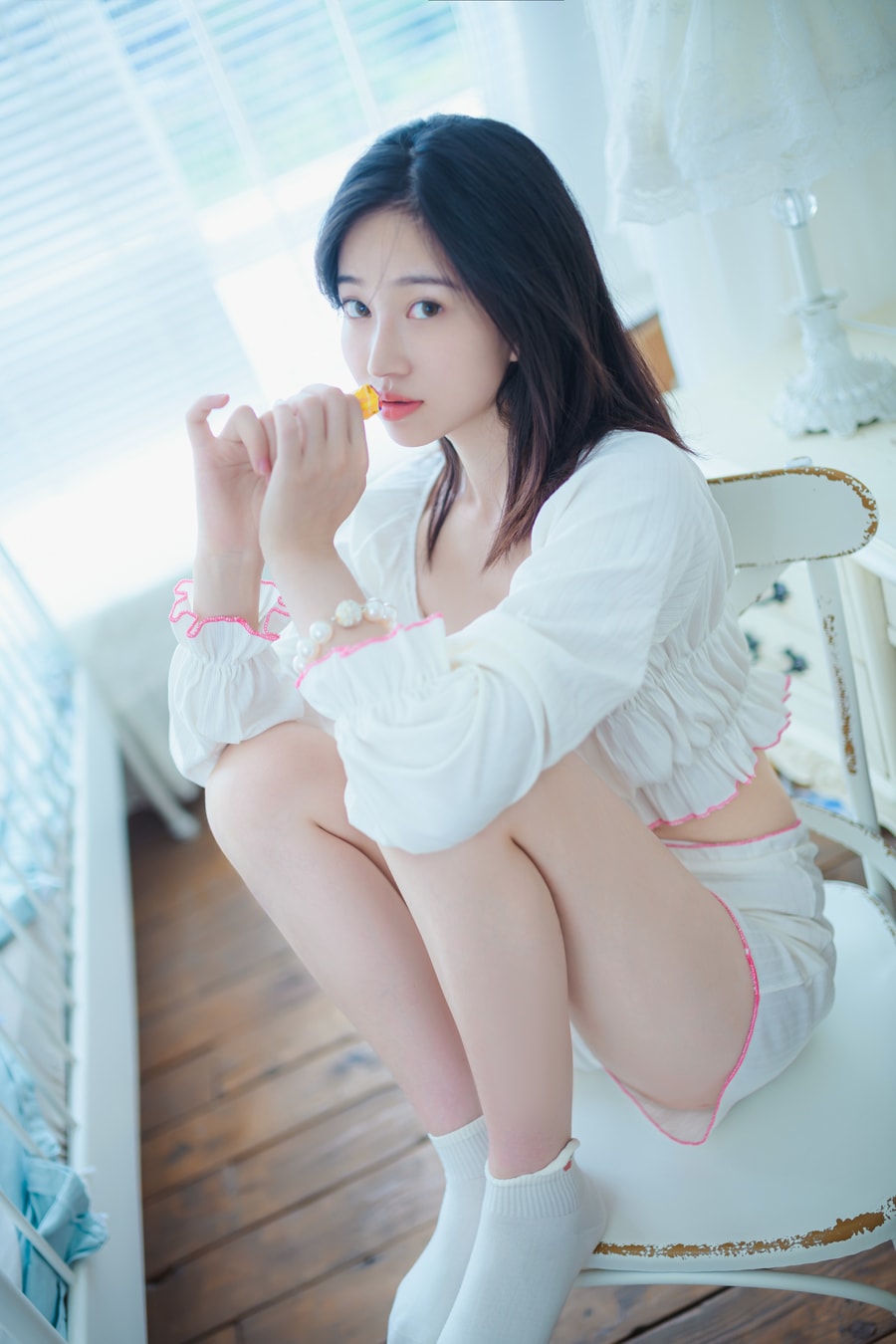 年年nnian - 爱吃棒棒糖的少女 [35P-123MB]